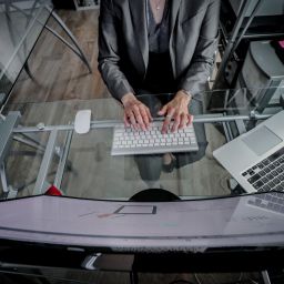 denisse Olivas - hands of keyboard